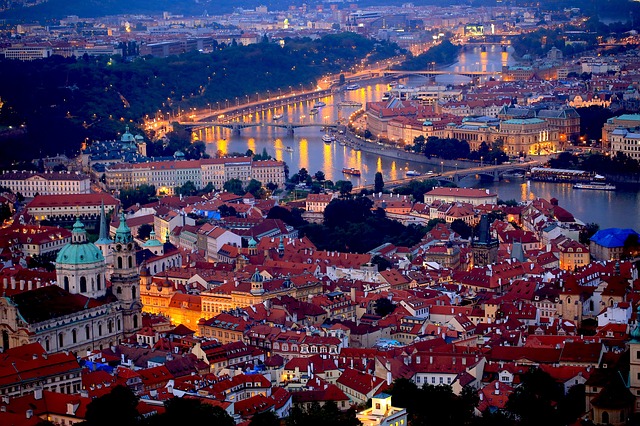 prague-night-689897_640